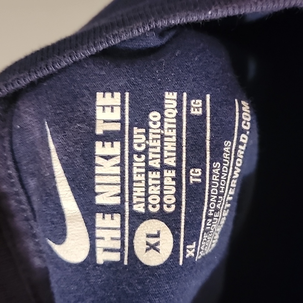 Michigan Wolverines long sleeves Nike tee. - Picture 8 of 9